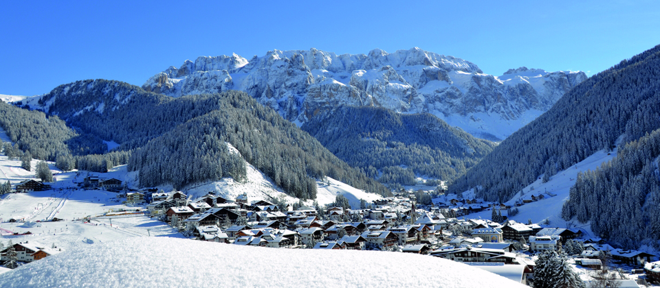 Spektakuläre Berge, viel Sonnenschein und herrlich italienisches Flair: So präsentiert sich Gröden allen Freunden des Wintersports