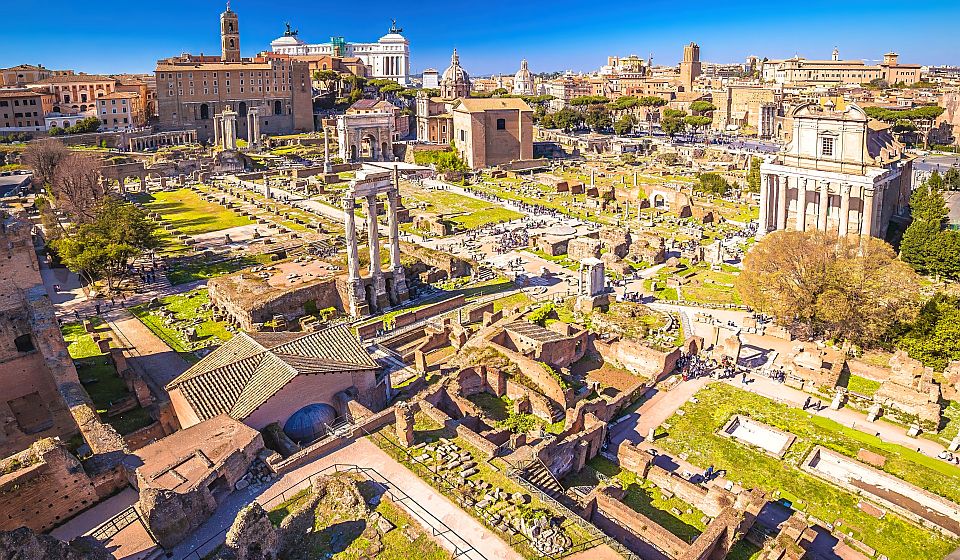Das Forum Romanum war das politische und gesellschaftliche Zentrum des antiken Rom und beeindruckt heute als große Ruinenstätte.