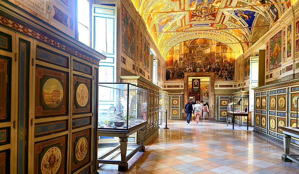 Die Vatikanischen Museen beherbergen eine der bedeutendsten Kunstsammlungen der Welt und führen durch Jahrhunderte der Geschichte.