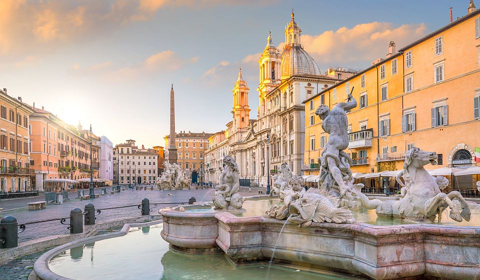 Die Piazza Navona zählt zu den schönsten Plätzen Roms und begeistert mit barocker Architektur und prachtvollen Brunnen.