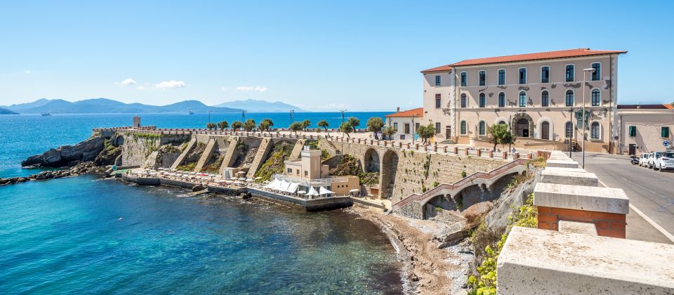 Die Hafenstadt Piombino mit 35.000 Einwohnern liegt am Golf des Tyrrhenischen Meers, gegenüber der Insel Elba.