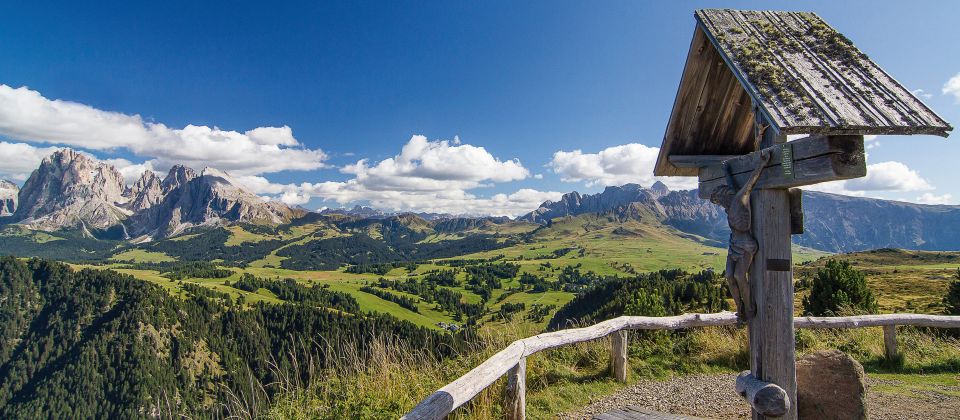 ie Ferienregion Seiser Alm, ca. 20 km nordöstlich von Bozen, ist Teil der wunderschönen Dolomiten, die seit 2009 zum UNESCO Welterbe zählen.