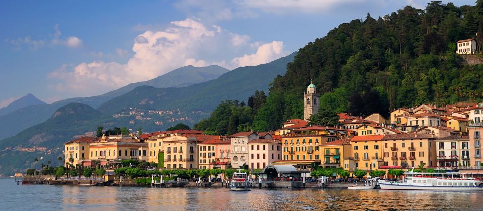 Bellagio gehört zu den weltweit berühmtesten Urlaubsorten. Er liegt auf dem zentralen Vorgebirge im Comersee, wo sich der See in zwei Arme spreizt.