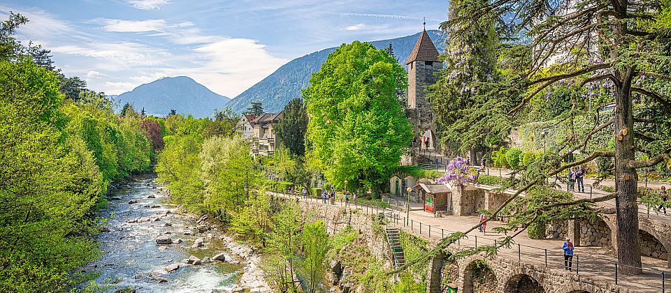 Die berühmten Spazierwege in Meran sind bei den Urlaubern sehr beliebt, kann man doch auf diesen Wegen die Stadt herrlich genießen.