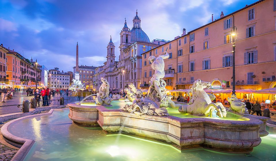 Drei prachtvolle Brunnen schmücken die Piazza Navona und verleihen dem lang gestreckten Platz seinen unverwechselbaren Charakter.