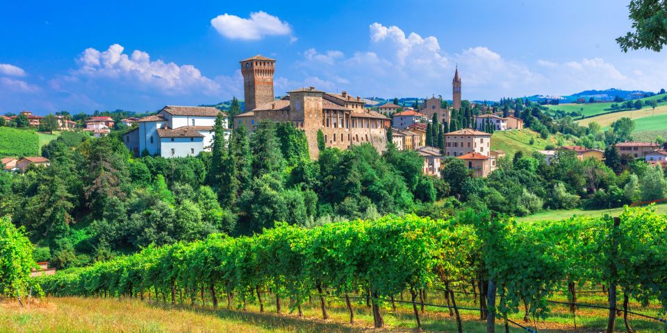 Das Castello di Levizzano Rangone thront über Weinbergen und beherbergt ein Museum zur Geschichte des Lambrusco-Weins