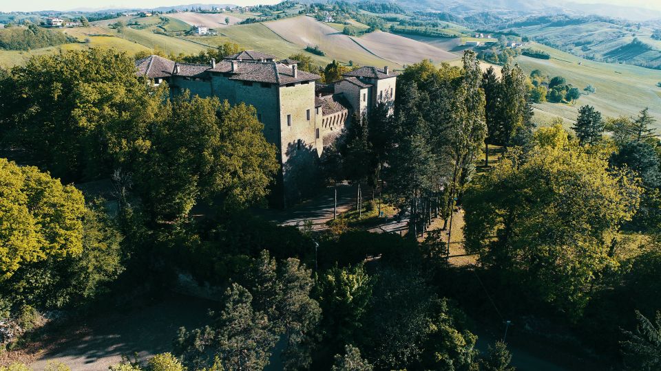 Historische Festung nahe Parma, einst Adelsresidenz, heute Kulturort und Salami-Museum
