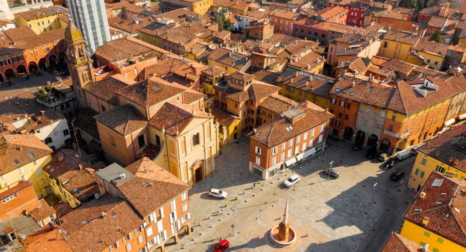 Der Duomo di San Giorgio Martire beeindruckt mit barocker Architektur, kunstvollen Fresken und reicher Geschichte.