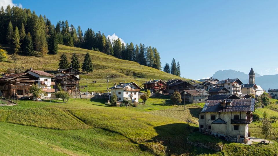 Sappada in der Provinz Belluno verzaubert mit alpinem Charme, Tradition und herrlicher Lage zwischen den Dolomiten.