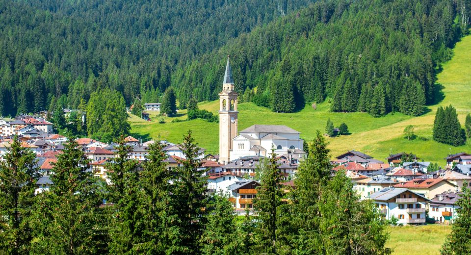 Padola, im Herzen des Val di Comelico gelegen, begeistert mit Dolomitenblick, Tradition und alpinem Freizeitangebot.