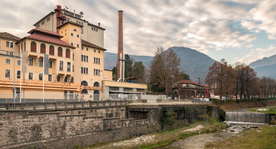 Die Brauerei Pedavena vereint Tradition, Handwerkskunst und Geselligkeit – ein Wahrzeichen am Fuße der Dolomiten.
