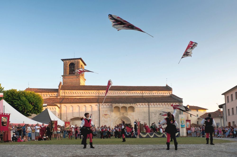 Die Piazza Duomo ist ein stimmungsvoller Treffpunkt, an dem traditionelle Feste und kulturelle Veranstaltungen leben.