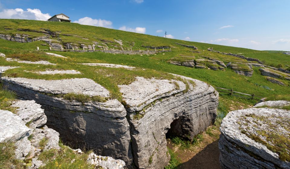 In Alta Lessinia erinnern alte Militärwege, Stellungen und Denkmäler an die Frontlinien des Ersten Weltkriegs.