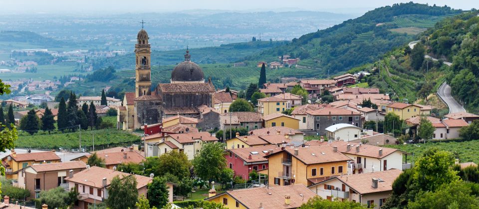 Das Weinanbaugebiet rund um Marano di Valpolicella vereint Sonne, Kalkböden und Tradition zu edlen Amarone-Weinen.