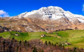 Beitragsbild Die Berge und Täler von bergamo Lombardei