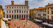 Beitragsbild Die Piazza Vecchia in Bergamo Lombardei