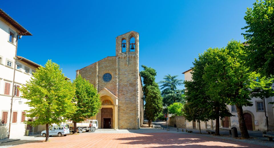 Die Basilica di San Domenico besticht durch schlichte gotische Architektur und beherbergt das berühmte Kruzifix von Cimabue.