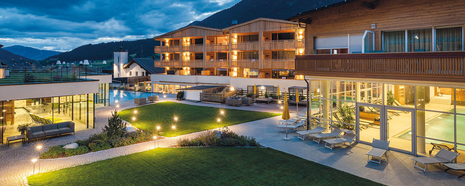 Gewinnen Sie einen Aufenthalt von 3 Tagen (2 Nächten) für 2 Personen inkl. Frühstück und 4-Gänge Abendessen im Alpine Natur Hotel STOLL im Pustertal.