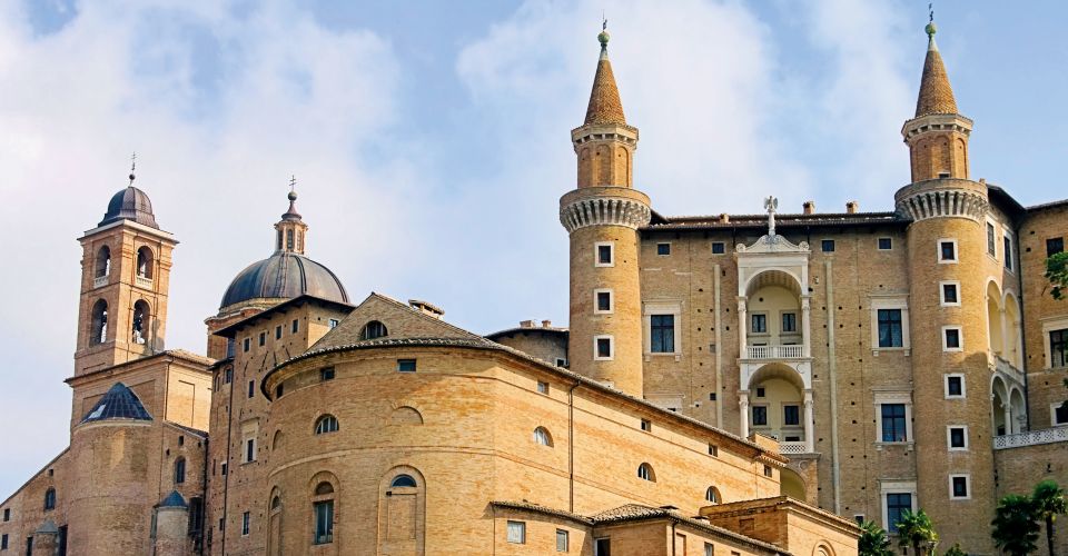 Die 550 Jahre alten Torricini (Türme) von Urbino wurden zwischen 1467 und 1472 vom Architekten Luciano Laurana entworfen. 