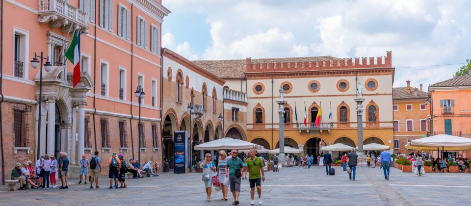 Ravenna liegt zwischen der Adria und dem Apennin, 75 km von der Hauptstadt Bologna entfernt.