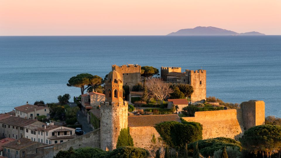 Das Castel von Castiglione della Pescaia thront über dem Meer und bietet Geschichte, Panorama und toskanischen Zauber.