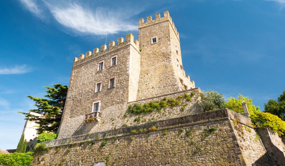 Das Castello di Manciano thront über dem Ort und erzählt mit seinen Mauern von der mittelalterlichen Macht der Aldobrandeschi.