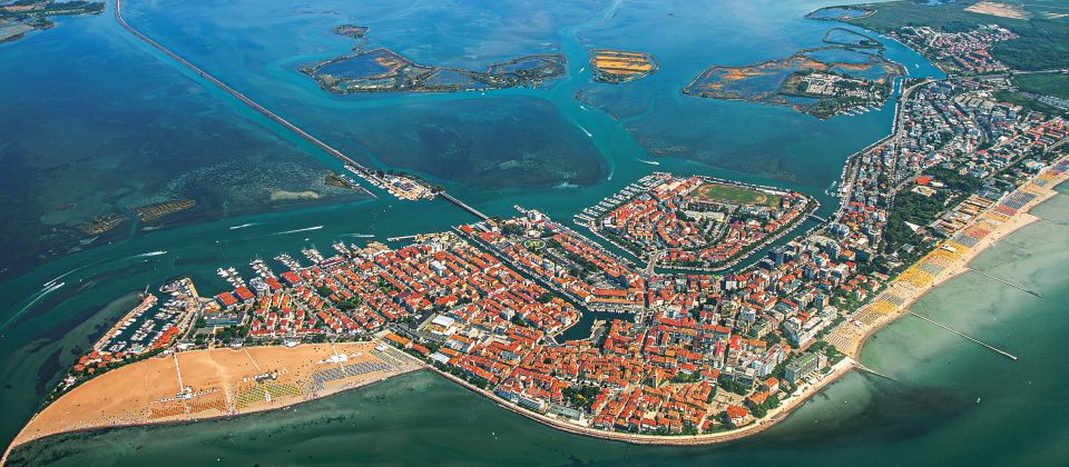 Die Stadt Grado liegt auf einer Insel zwischen Lagune und Adria und verbindet mediterrane Leichtigkeit mit alter Geschichte.