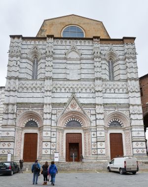 Die Taufkirche liegt im Unterbau des Doms und wurde im Jahre 1316 als Stütze für die Domerweiterung errichtet.