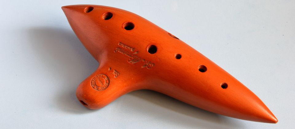 Okarina aus Budrio, ein aus rotem Ton gebranntes Blasinstrument.