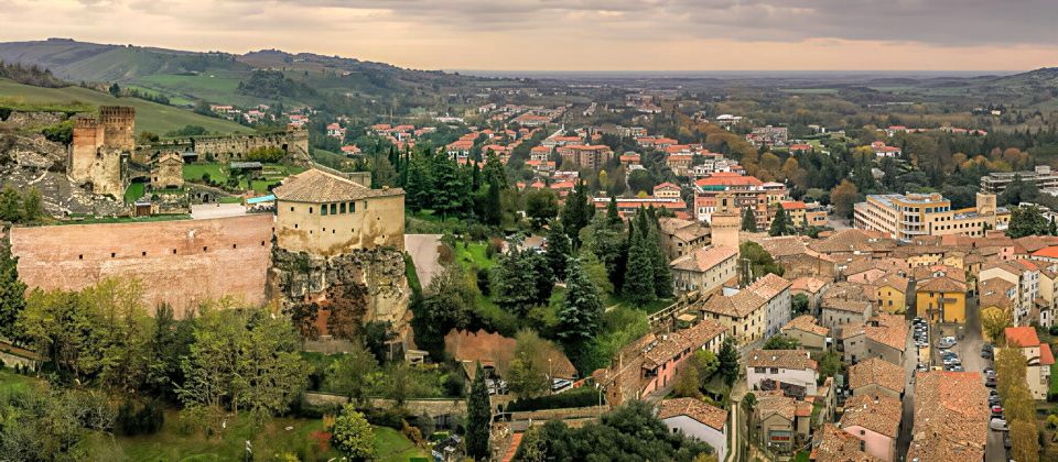 Castrocaro Terme in der Emilia-Romagna verbindet mittelalterliche Festungsarchitektur mit der Tradition eines renommierten Thermalorts.