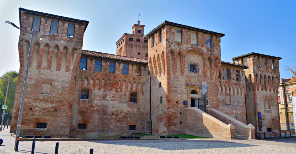 Die Rocca di Cento ist eine mittelalterliche Festung der Este in Emilia-Romagna, heute Kulturzentrum und Wahrzeichen der Stadt.