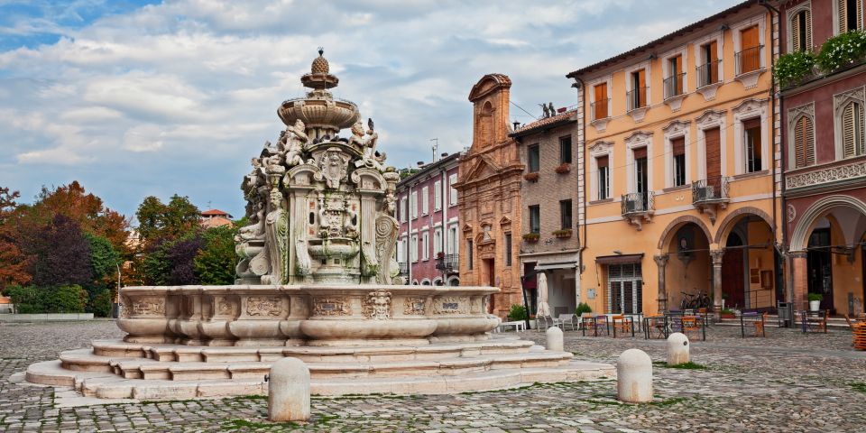 Die Fontana Masini aus dem 16. Jahrhundert auf der Piazza del Popolo ist ein Meisterwerk der Renaissancekunst.