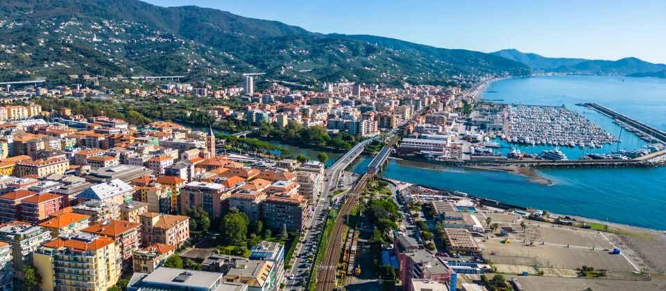 Chiavari, eine lebendige Stadt an der ligurischen Riviera di Levante, verbindet historische Altstadt mit maritimem Lebensgefühl.