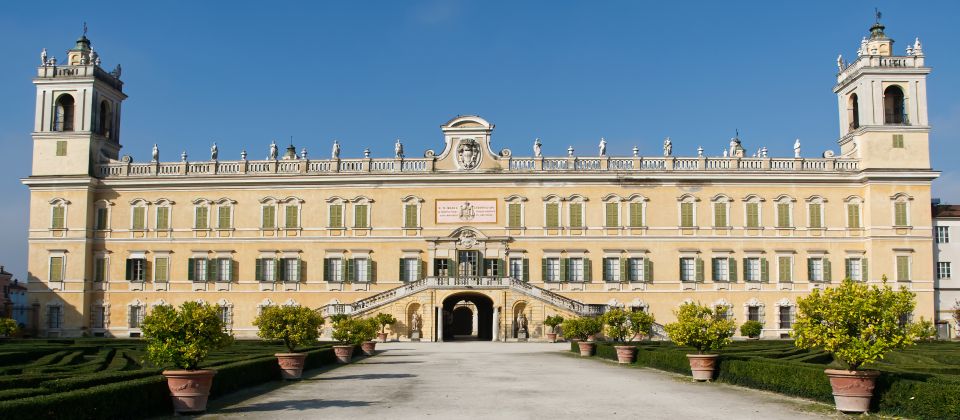 Colorno bei Parma ist bekannt für seinen prächtigen Palast, den „Reggia di Colorno“, barocke Gärten und kulinarische Traditionen.