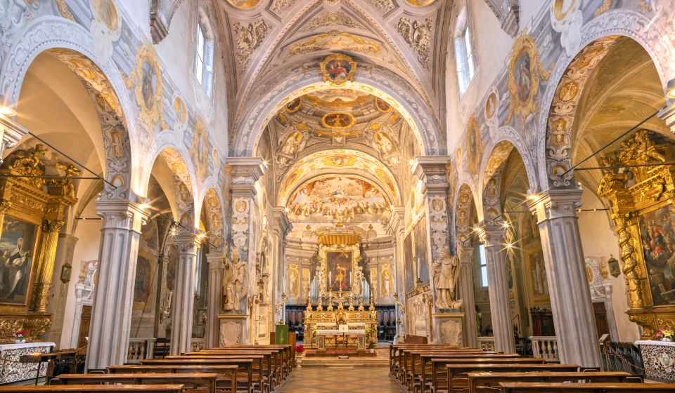 Die Cattedrale di San Giorgio glänzt mit barocken Fresken, Marmordekor und eindrucksvoller Raumwirkung.