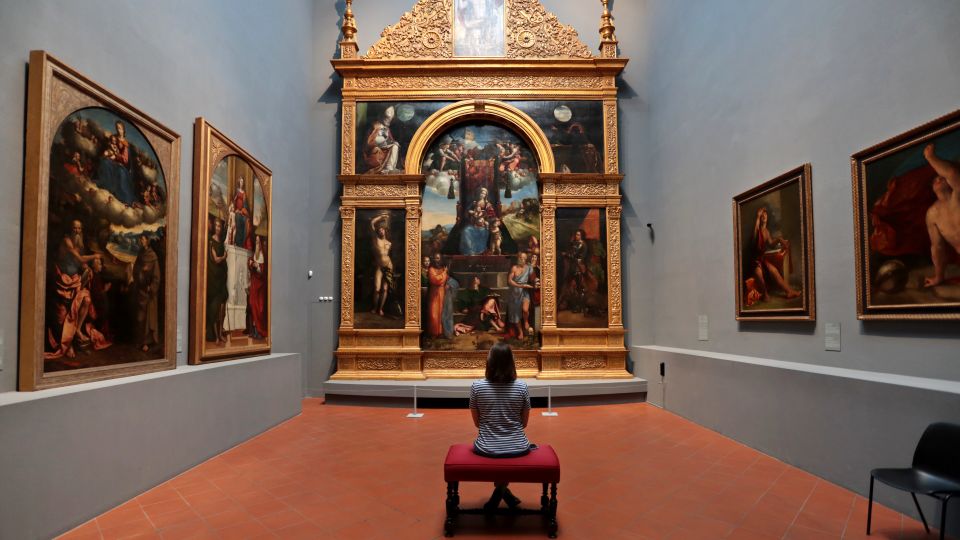 Im Palazzo dei Diamanti prunkt die Pinakothek mit Werken von Tura, Roberti, Mantegna, Garofalo, Dosso Dossi u. Costabili-Polyptychon.