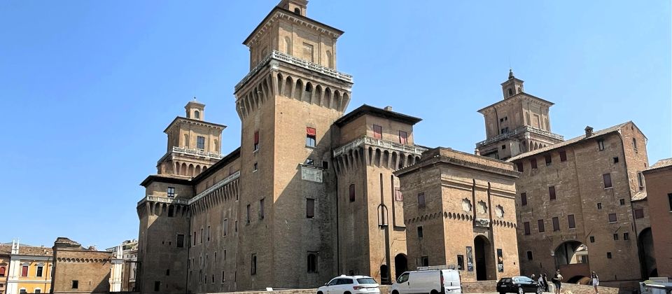 Ferrara beeindruckt Besucher mit einer Mischung aus Renaissance und lebendiger Kultur.