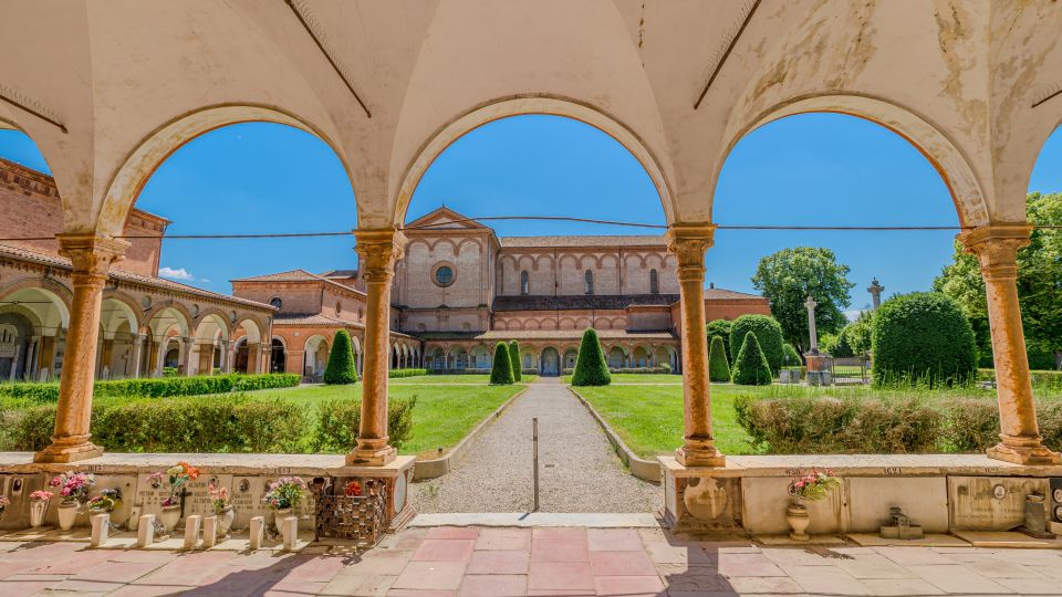 Die Chiesa di San Cristoforo alla Certosa in Ferrara beeindruckt mit Renaissance-Architektur und stiller Klosteratmosphäre.