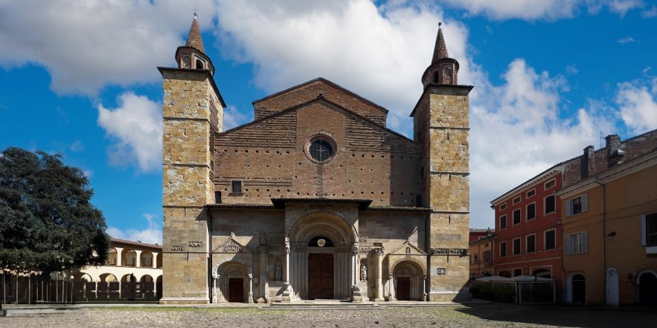 Kathedrale von Fidenza, ein beeindruckendes Wahrzeichen im romanischen Stil.