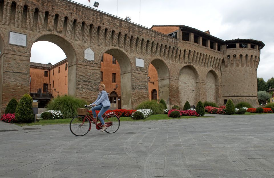 Forlimpopoli in der Emilia-Romagna verbindet römische Ursprünge, mittelalterliche Architektur und kulinarische Tradition einzigartig.