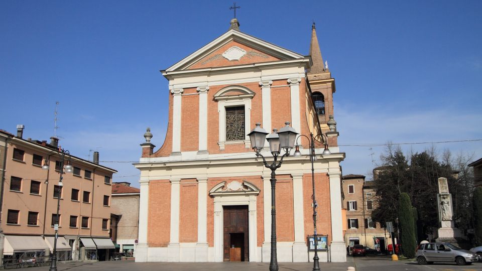Die Kirche San Bartolomeo Apostolo in Formigine verbindet romanische Ursprünge mit barocken Erweiterungen und reicher Ausstattung.