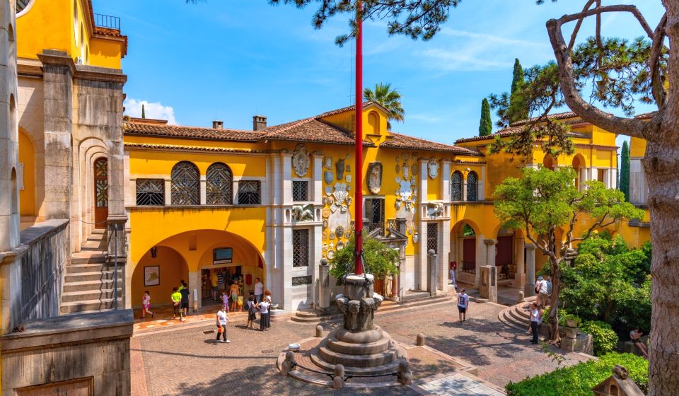 Der Palast im Vittoriale ist D’Annunzios exzentrischer Wohnsitz – düster, prunkvoll und voller symbolischer Inszenierungen.