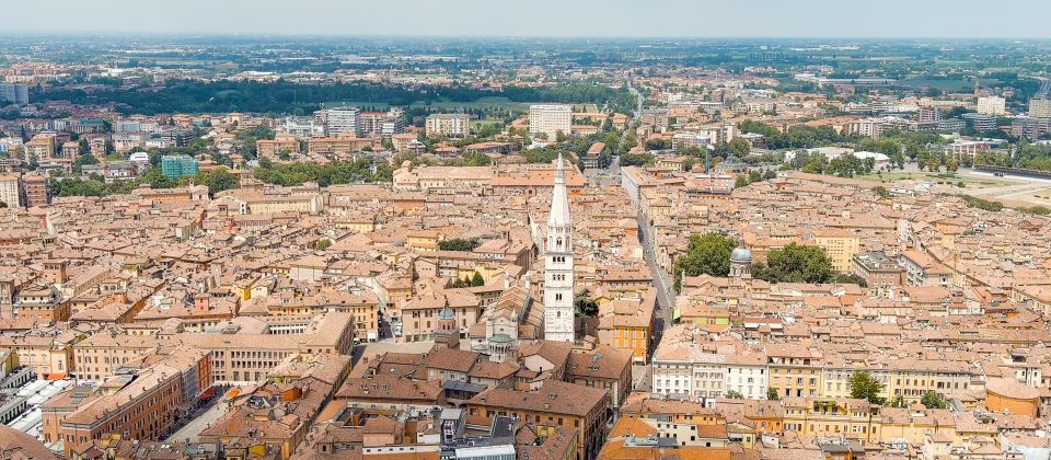 Der Duomo di Modena gilt als Meisterwerk der Romanik, vereint Kunst und Glaube und prägt bis heute das Herz der Stadt.