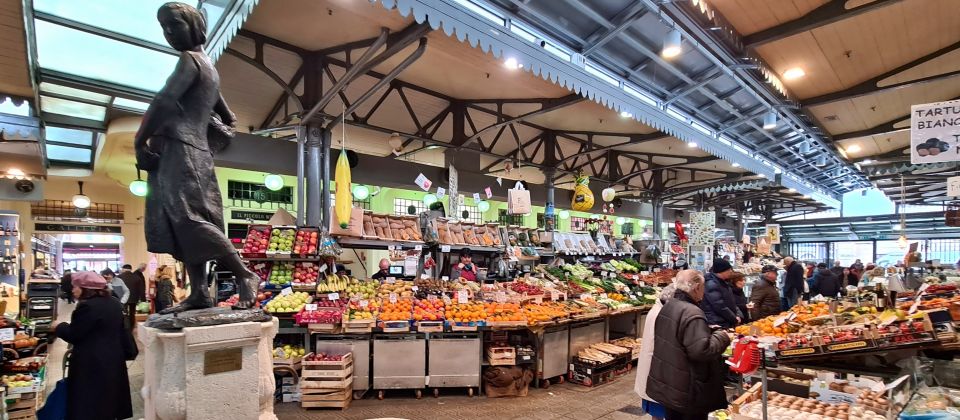 Der Mercato ist ein Marktplatz, der seit 1931 das Herz der kulinarischen Traditionen bewahrt.