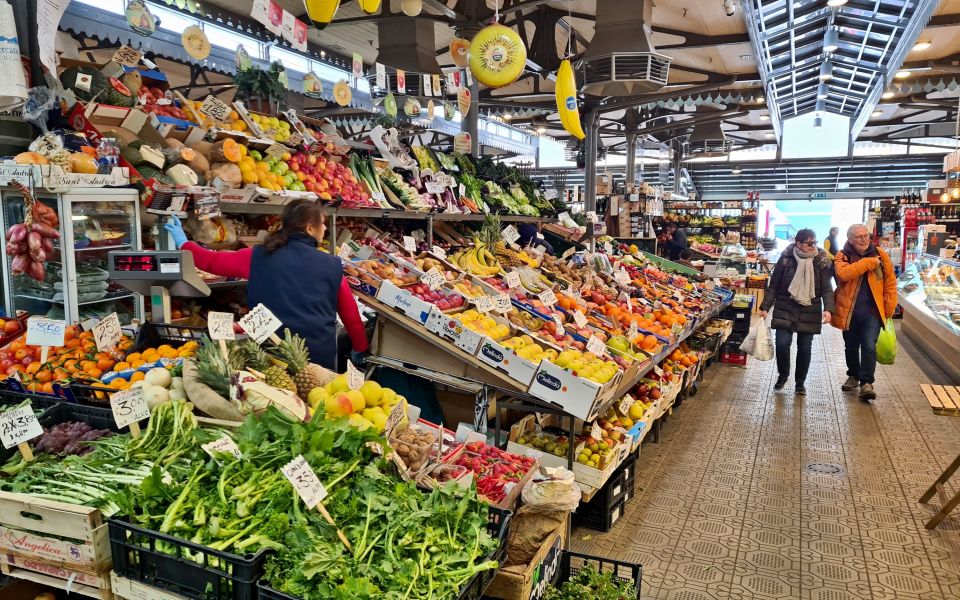 Der Mercato Albinelli in Modena fasziniert mit Tradition, Farben, Düften und kulinarischen Schätzen der Emilia-Romagna.