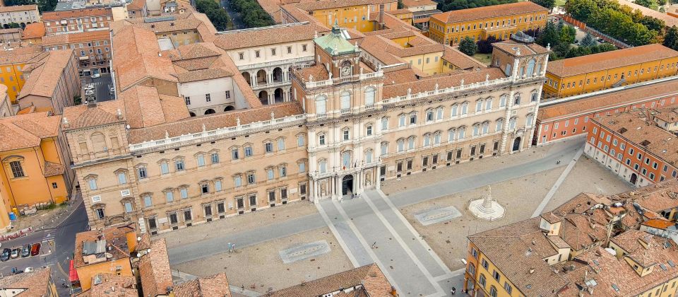 Der Palazzo Ducale in Modena zählt zu den prächtigsten Bauwerken Norditaliens und ist ein Symbol für Macht und Kultur.