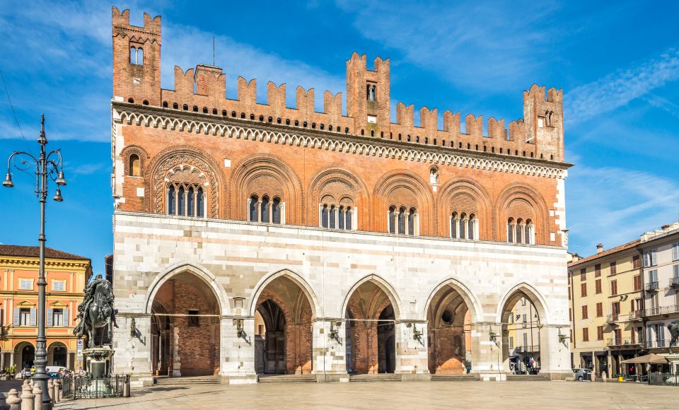 Der Palazzo Gotico in Piacenza wurde im 13. Jahrhundert erbaut und war jahrhundertelang das politische Herz der Stadt.