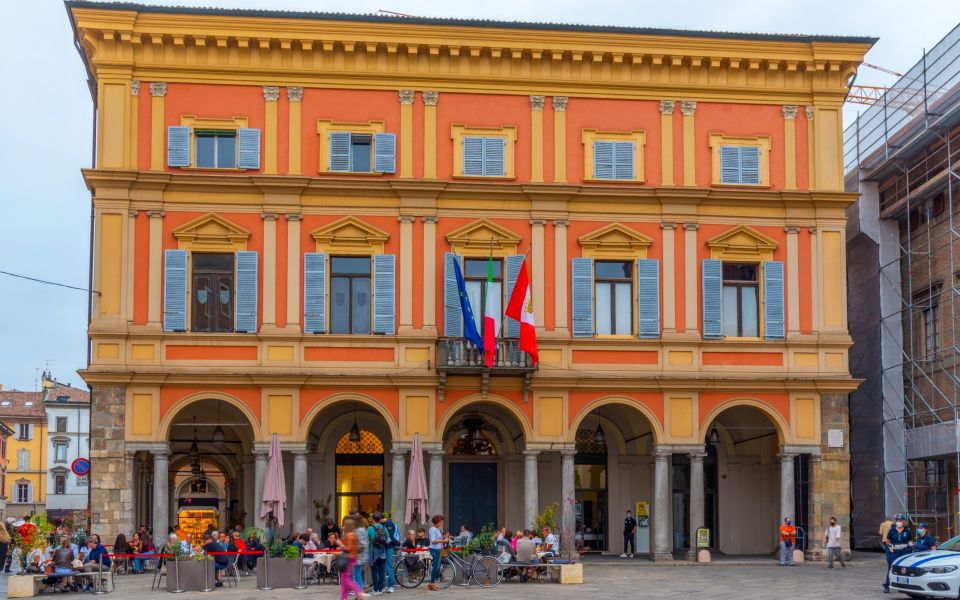 Der Palazzo del Collegio dei Mercanti in Piacenza verkörpert die stolze Tradition und Geschichte der Kaufmannschaft.