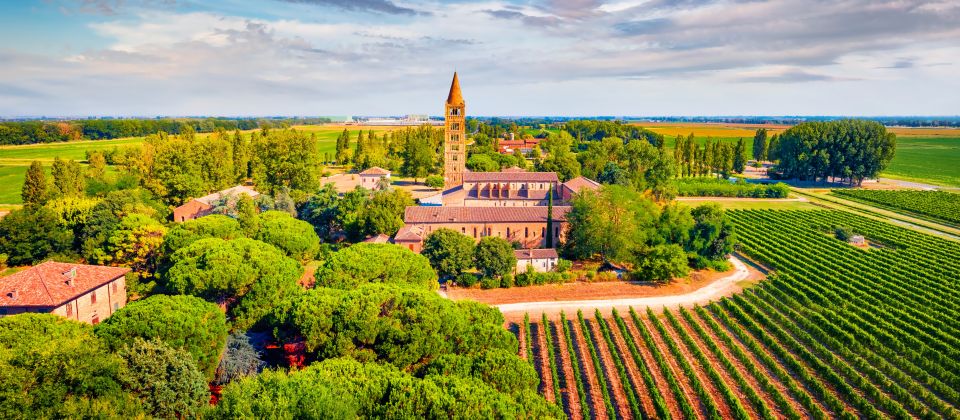 Pomposa ist ein geschichtsträchtiger Ort in der Emilia Romagna, der vor allem durch seine eindrucksvolle Abtei berühmt wurde.