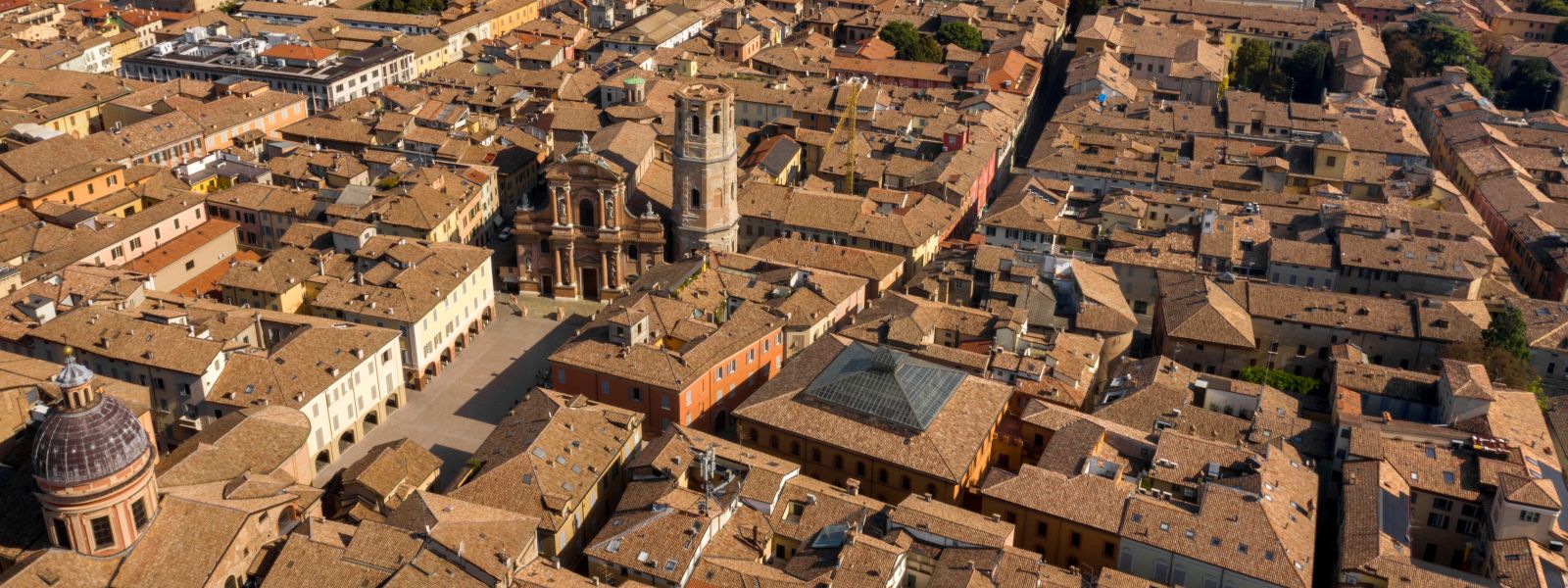 Reggio Emilia  ist eine Stadt voller Geschichte und Kultur, die Tradition und Moderne vereint.